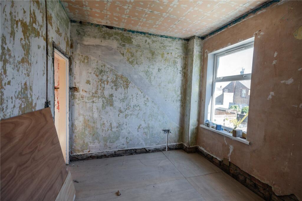 Bedroom 2 (2)