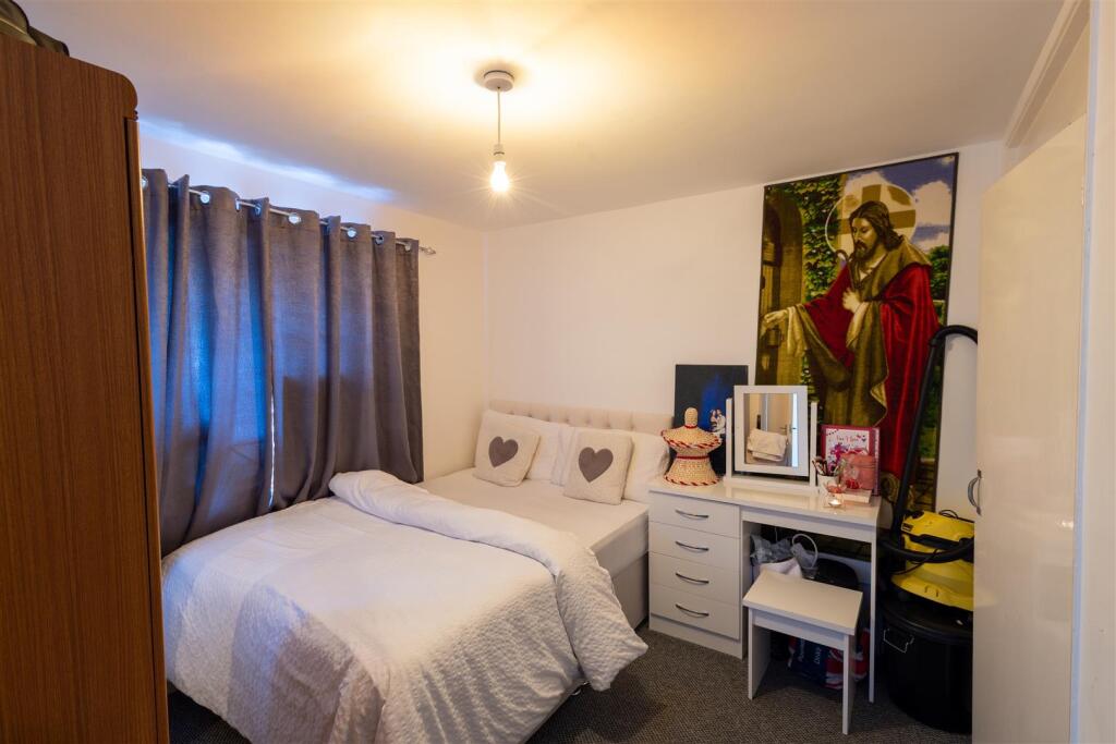 Upstairs bedroom.jpeg