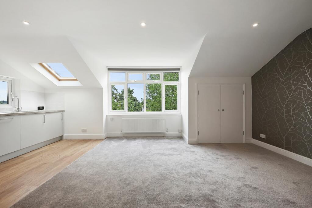 04-483180298 VM-FLAT 7 ,1-3 PLESHEY ROAD N7 0RA...