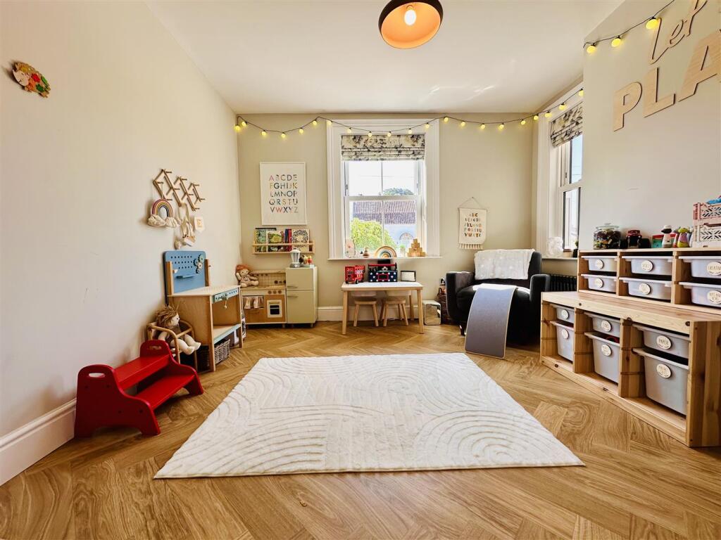 SECOND SITTING ROOM