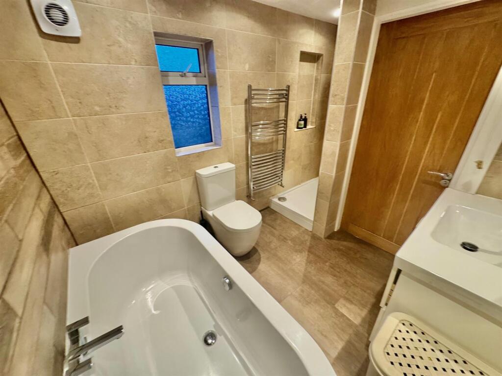 Bathroom 3.jpg