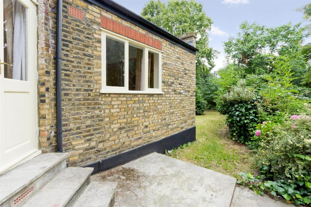 Greencroft Gardens f2 99 new hi grdn pattio.jpg