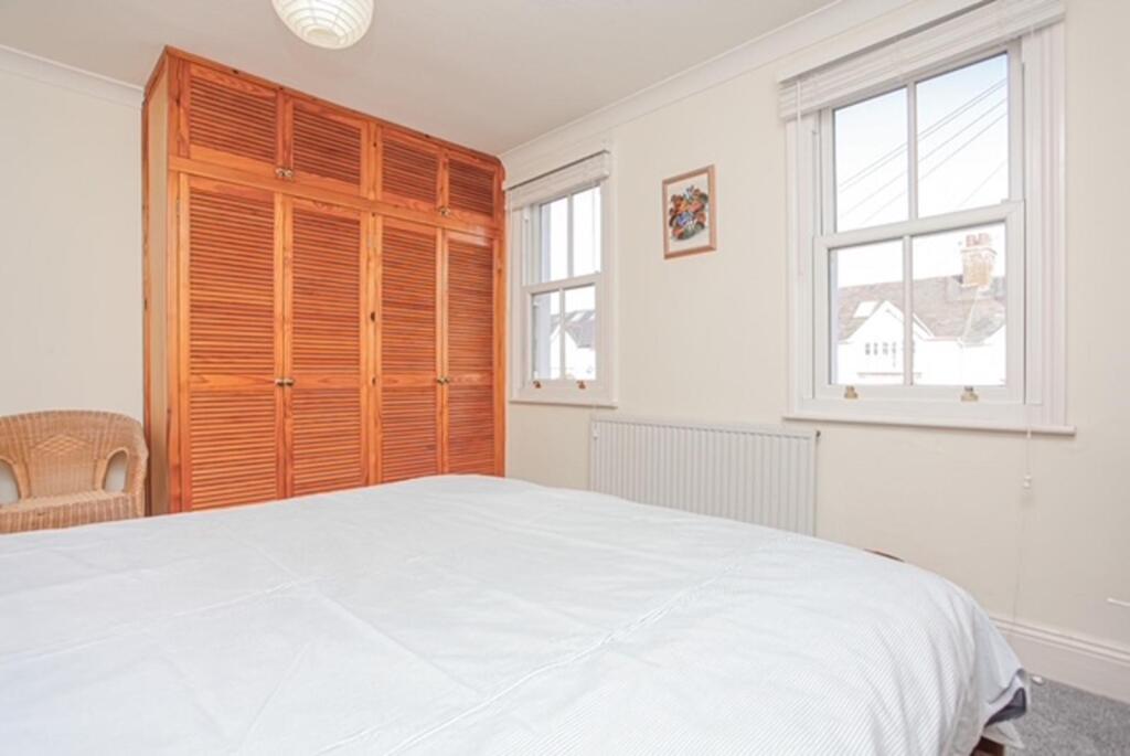 56 Harpes Road bedroom.jpg