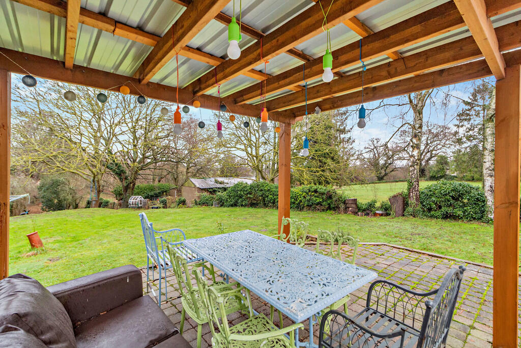 8580310-exterior1...