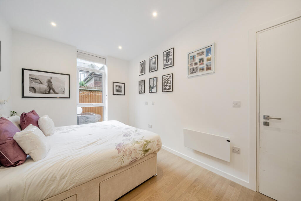 1385722-19-692ef3...