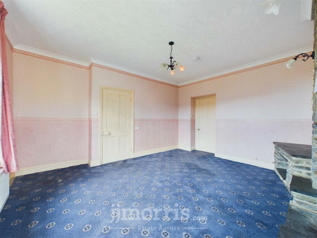 CAM03686G0-PR0078-STILL009.jpg
