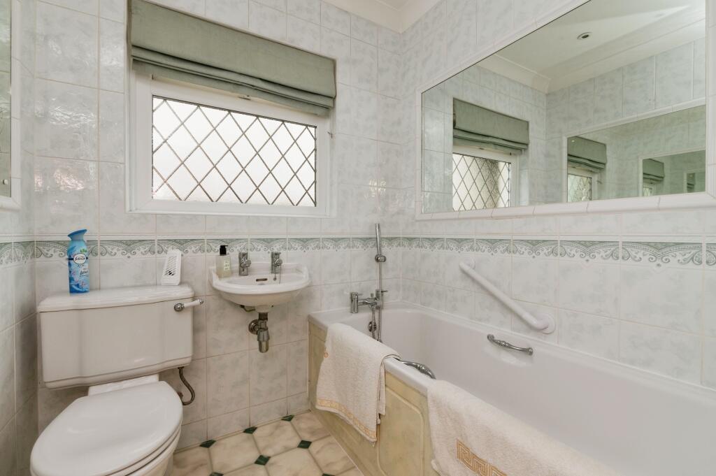 28victoriaroadlaindonbasildonss156aw-12