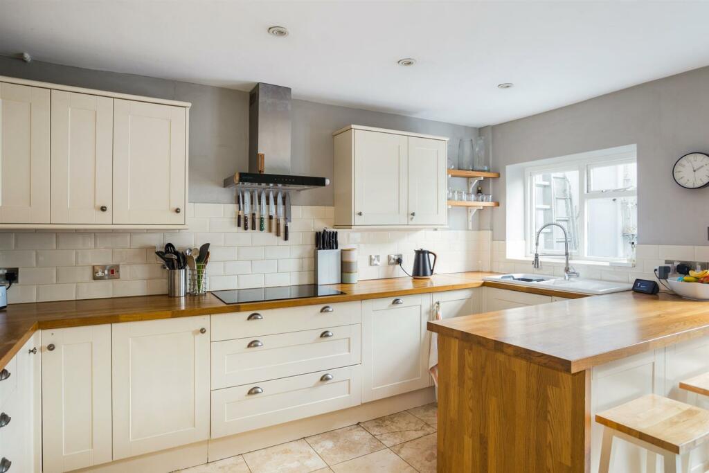 71714_Glaston-House-Battledown  (7)_low.jpg