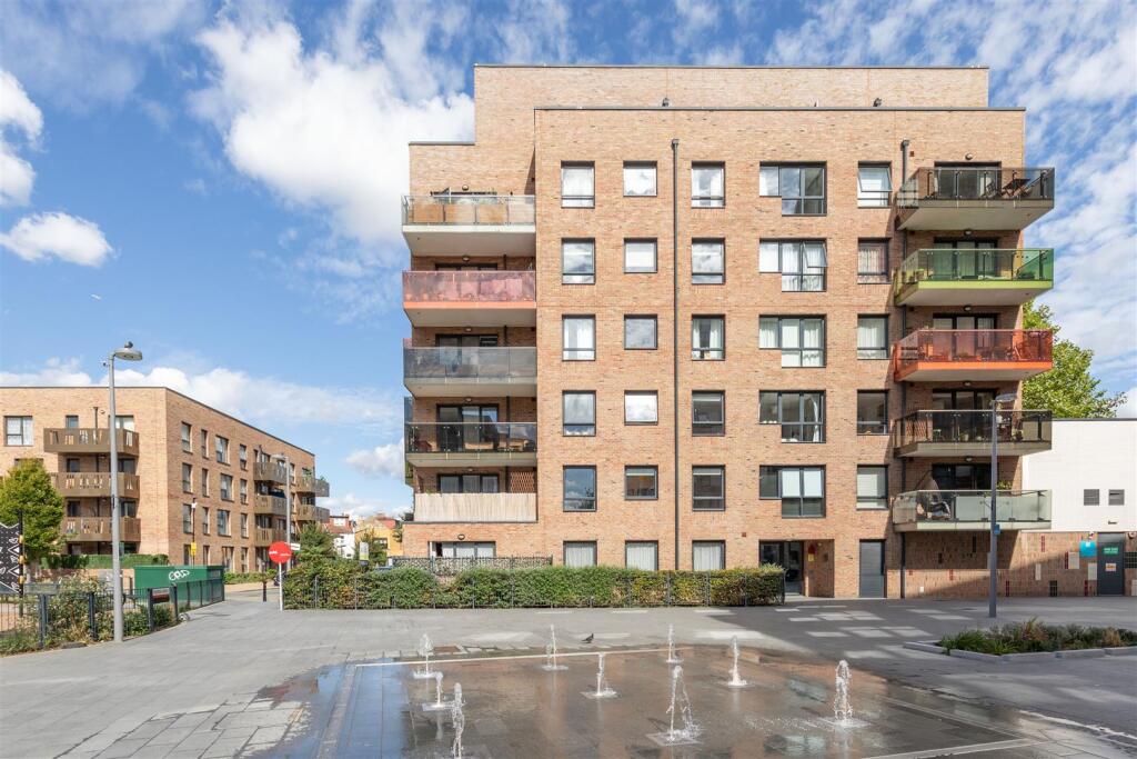 Troubridge Square, E17