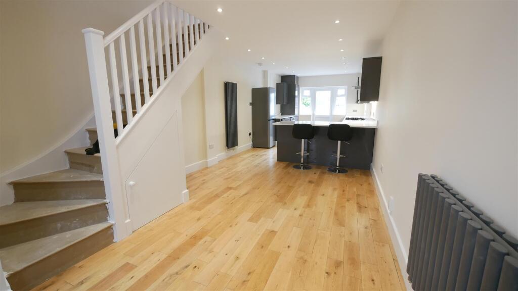 LIVING ROOM / OPEN PLAN KITCHEN