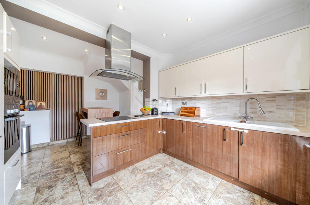 1364100-11-68e7c3...