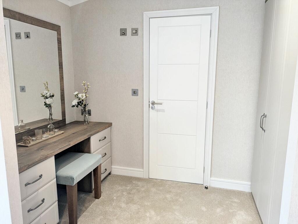 Dressing area and en-suite shower room