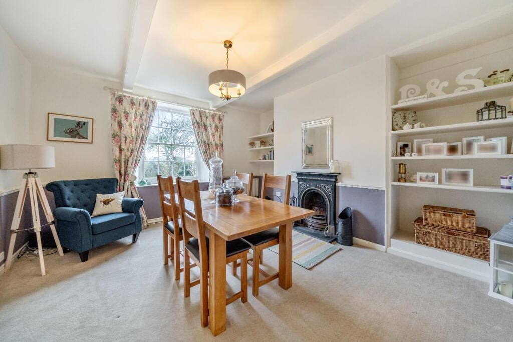 DINING ROOM.jpg