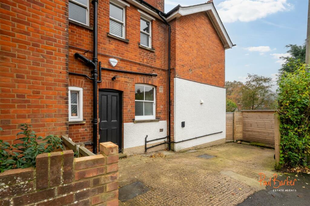 241028 - 61 Carlisle Avenue, St Albans - 04 [WM].j