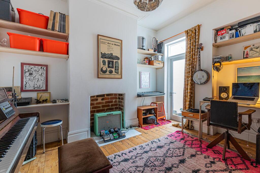 Mackintosh Place 214-13.jpg