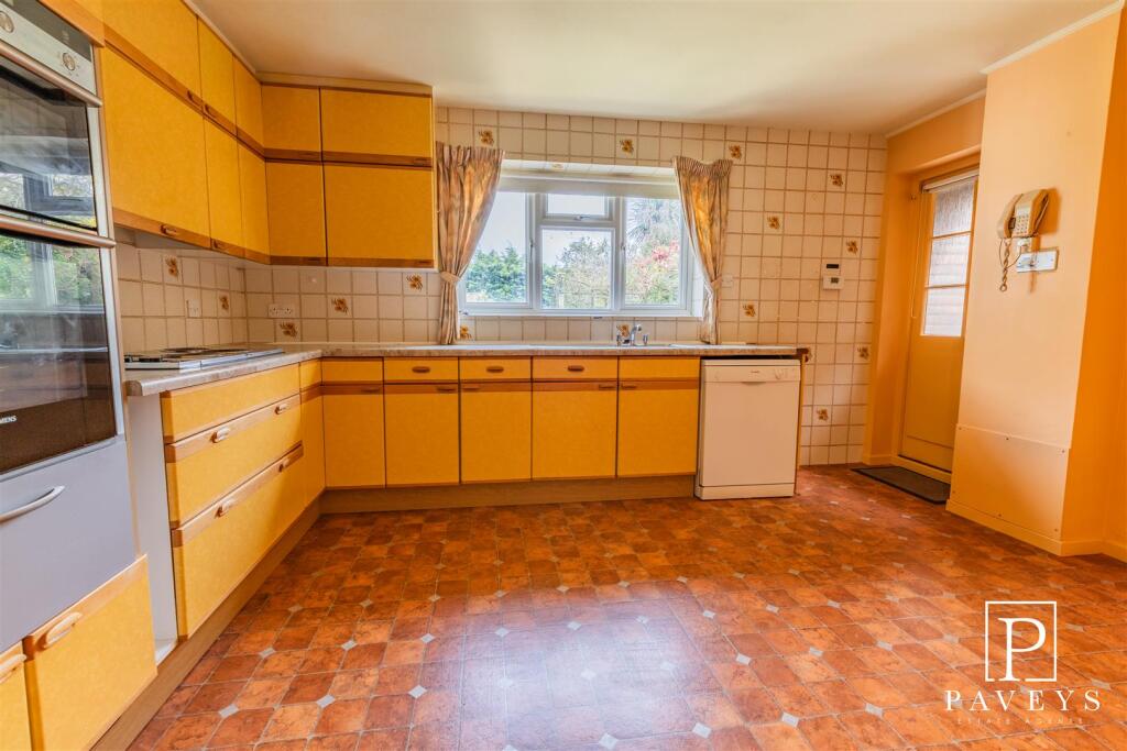KITCHEN BREAKFAST ROOM