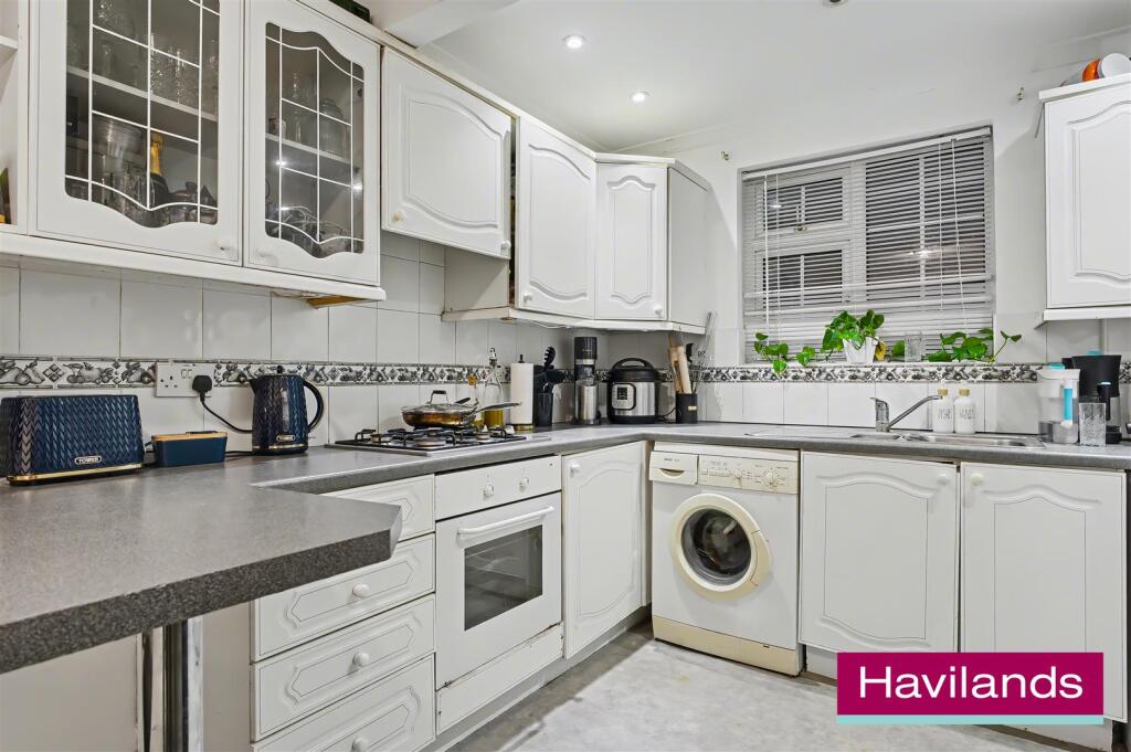 Cowper Gardens N14 4NP-6.jpg