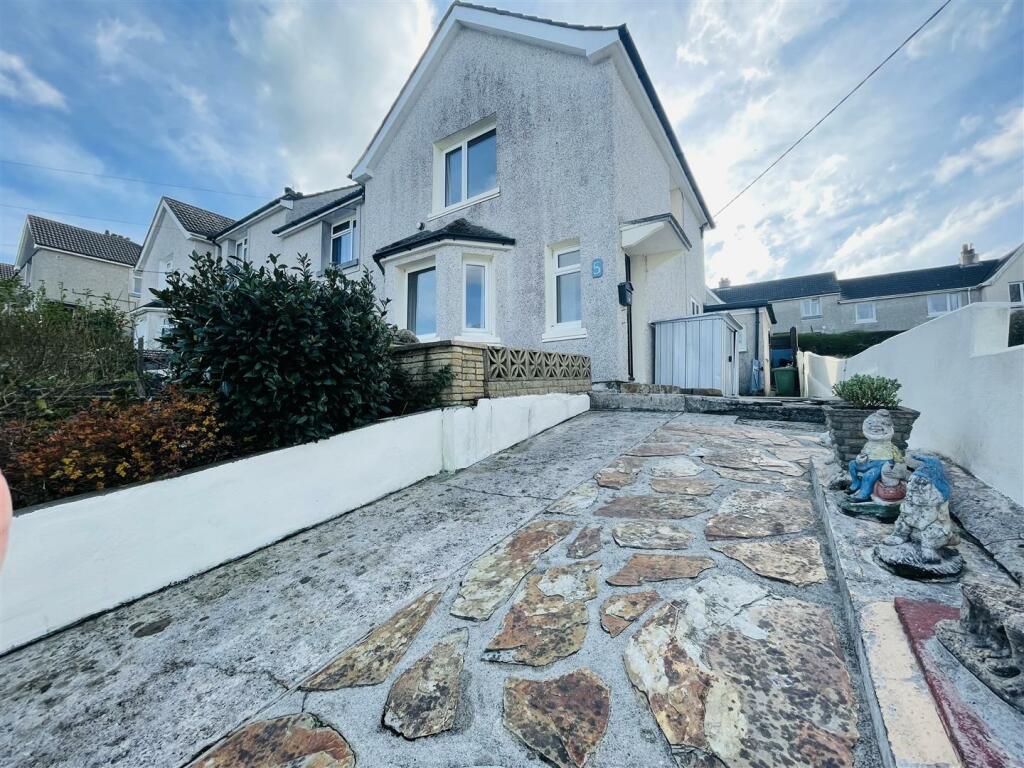 Gardens &amp; Sea Views