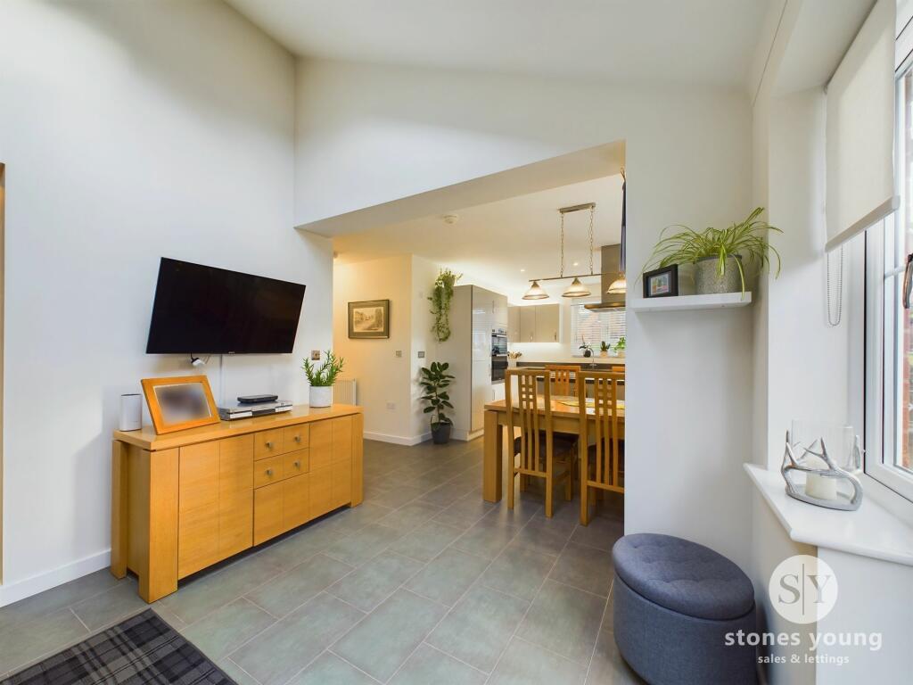 Fantastic Open Plan Living Dining Kitchen