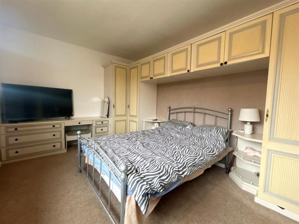Bedroom 1.jpg