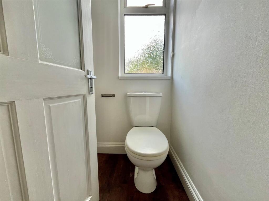 Cloakroom WC.jpg