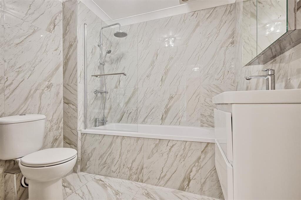 Bathroom 1.jpg