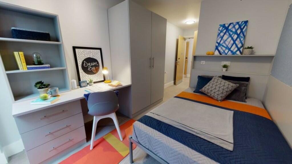 Magenta-House- Br...