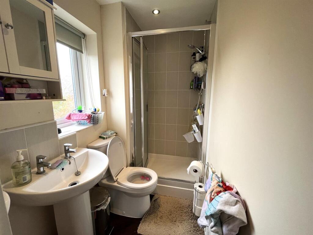 Cossington Road, Ensuite.jpeg