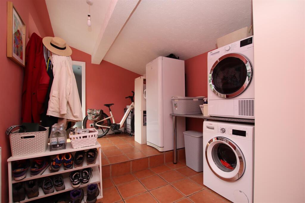 Utility Room.JPG