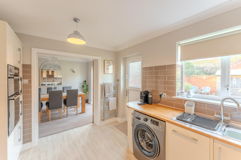 3 Hudson Close  (6 of 18)