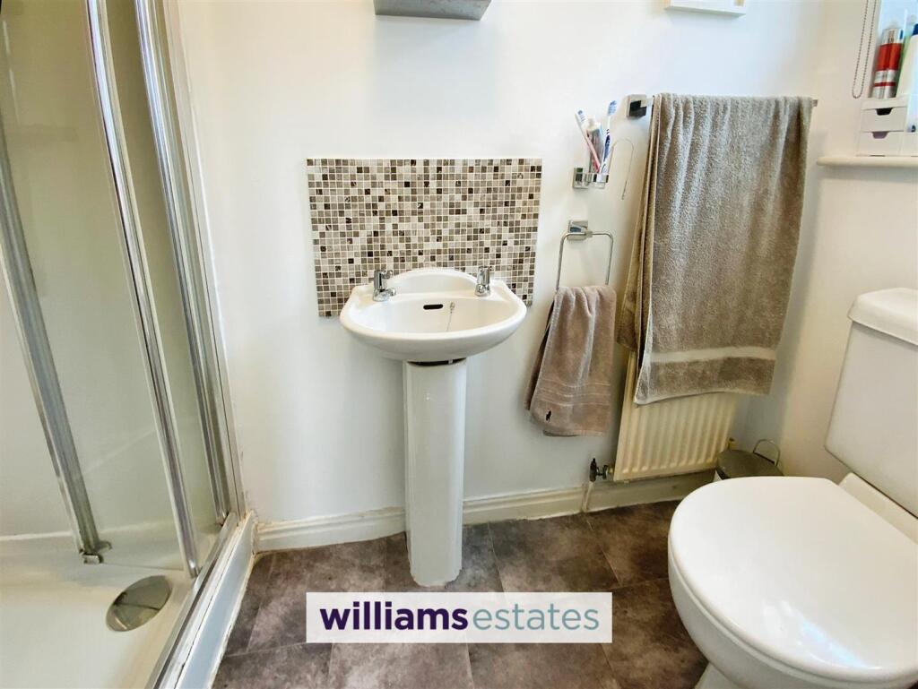en-suite shower