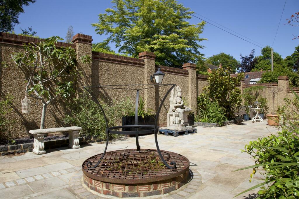 Little Mariners, front courtyard.jpg