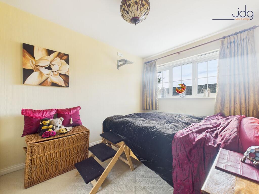 Double Bedroom with built in wadrobe