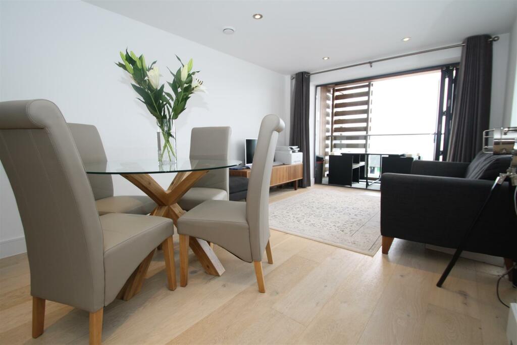 LOUNGE 3.jpg