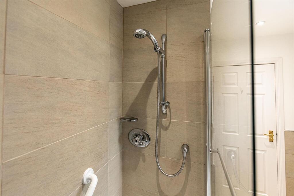 2 Waverley Gardens Darnick 26.JPG