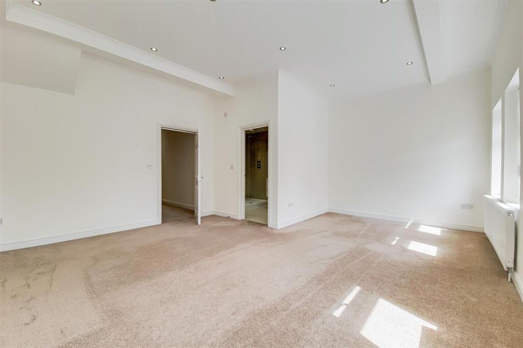 5_Main Bedroom-1.jpg
