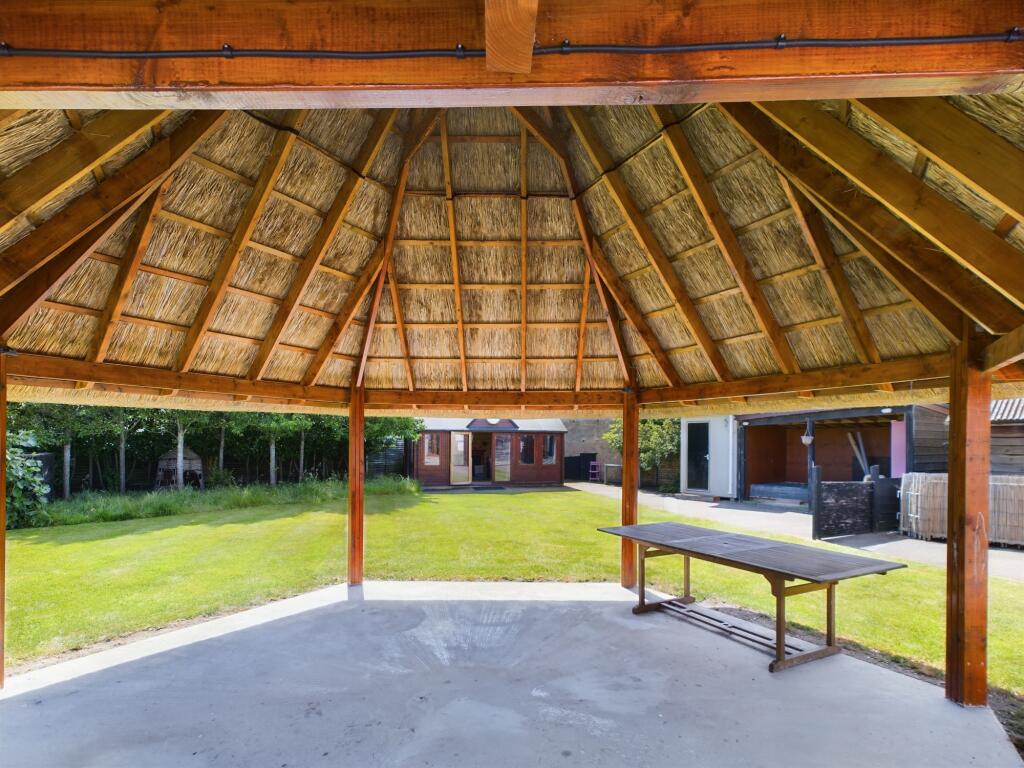 CAM02519G0-PR0134-STILL006