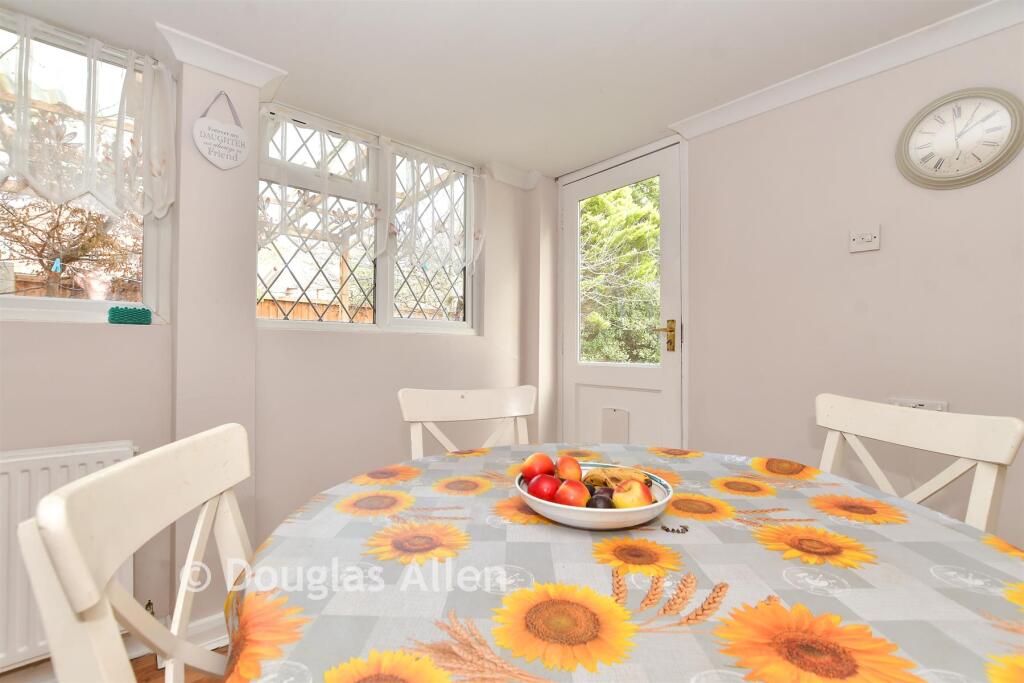 Kitchen/ Breakfast Room