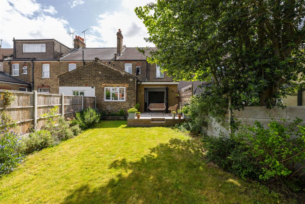 Aldborough Road South, IG3