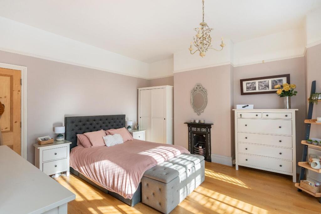 0C8RKE - Bedroom N.jpg