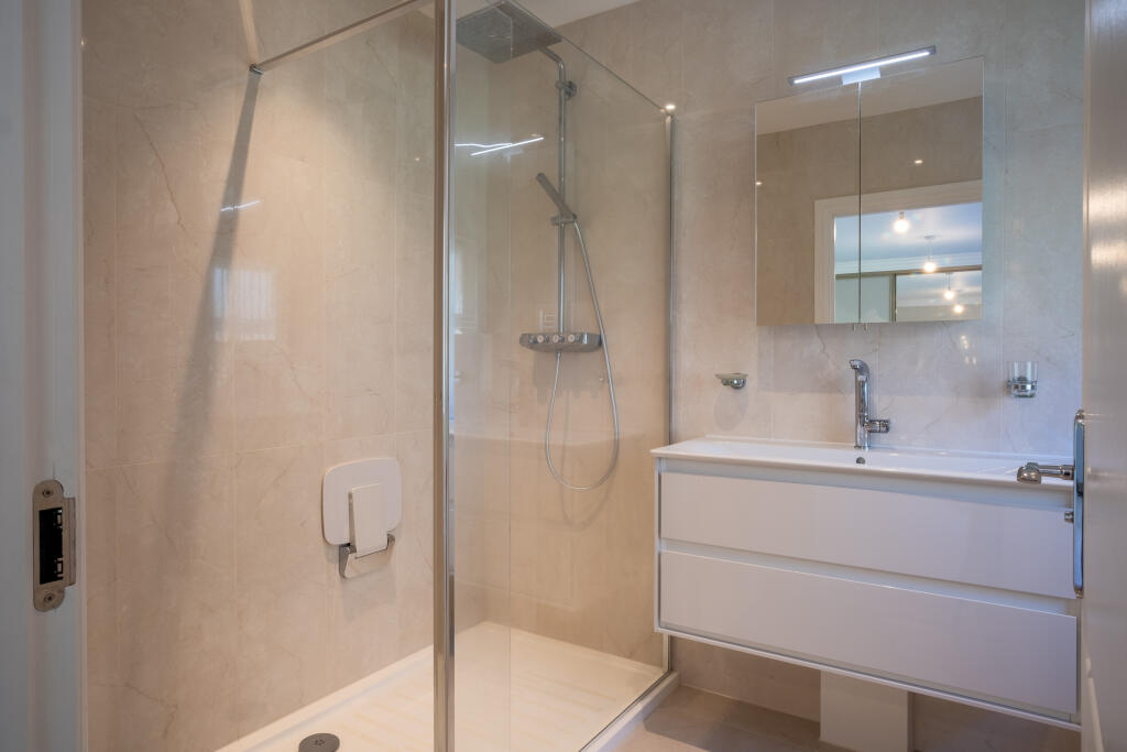 Ensuite