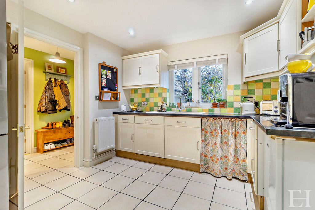8627621-interior0...