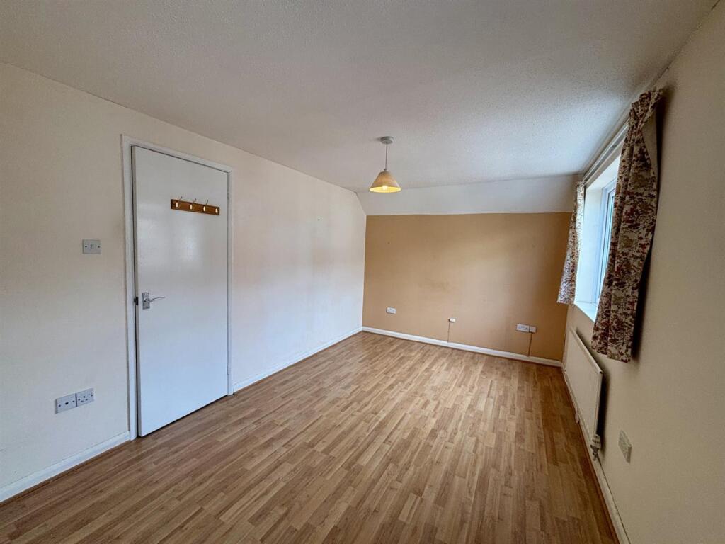 Bedroom 1 2.jpg