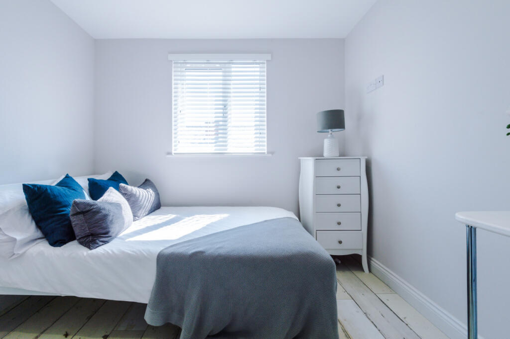 27 Woodcroft Road Bedroom 2