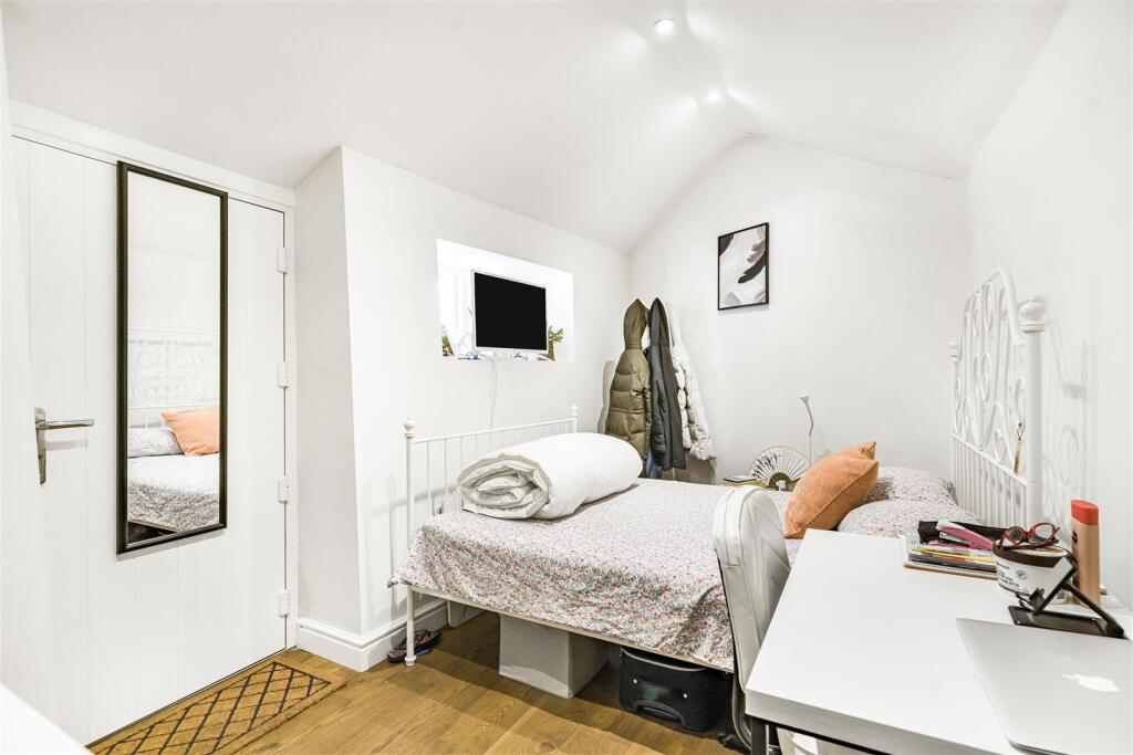 Guest Bedroom/Studio