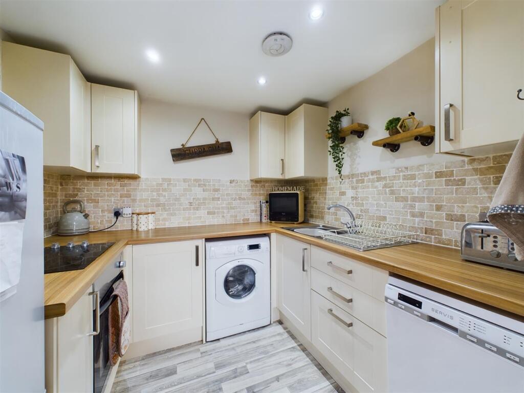 Kitchen 5.jpg