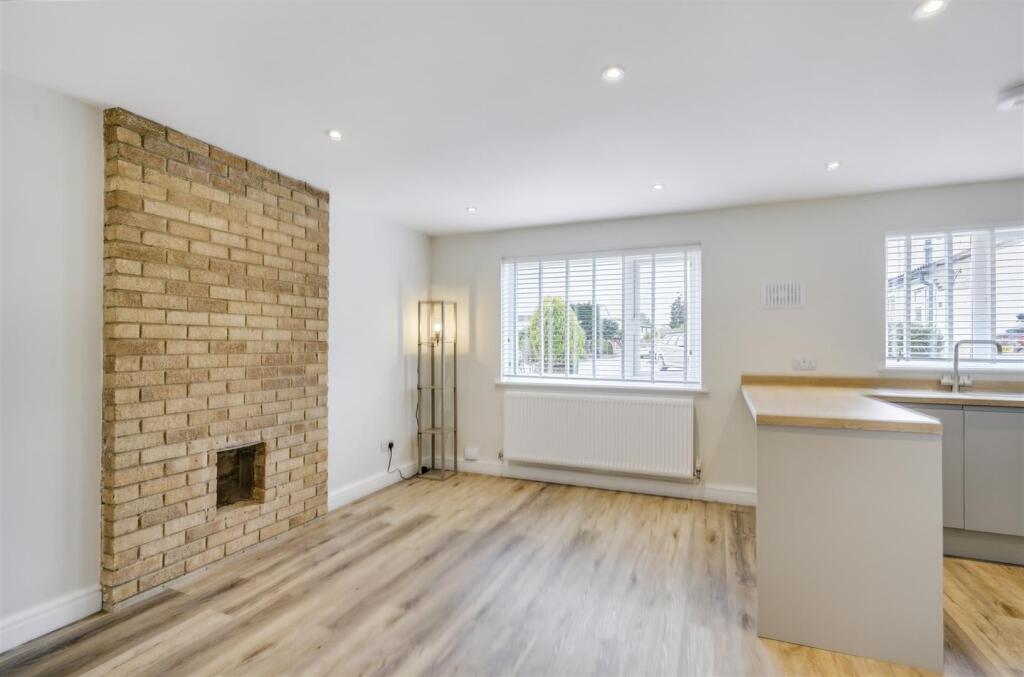 Lounge _ Kitchen Diner 1_1.jpeg