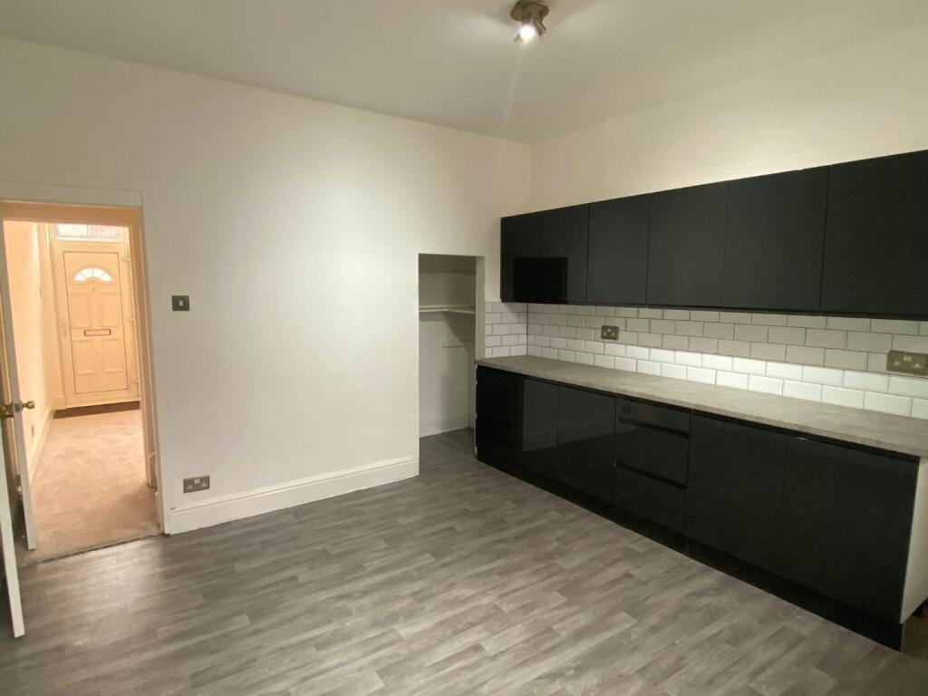 Kitchen 2.jpg