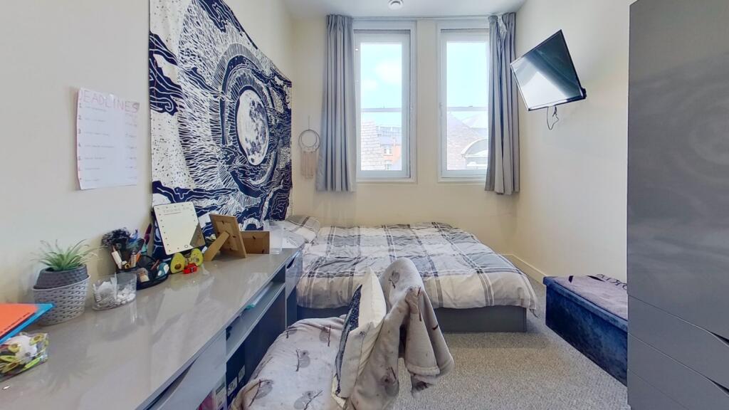 Flat-2-Ormiston-House-Bedroom (2)