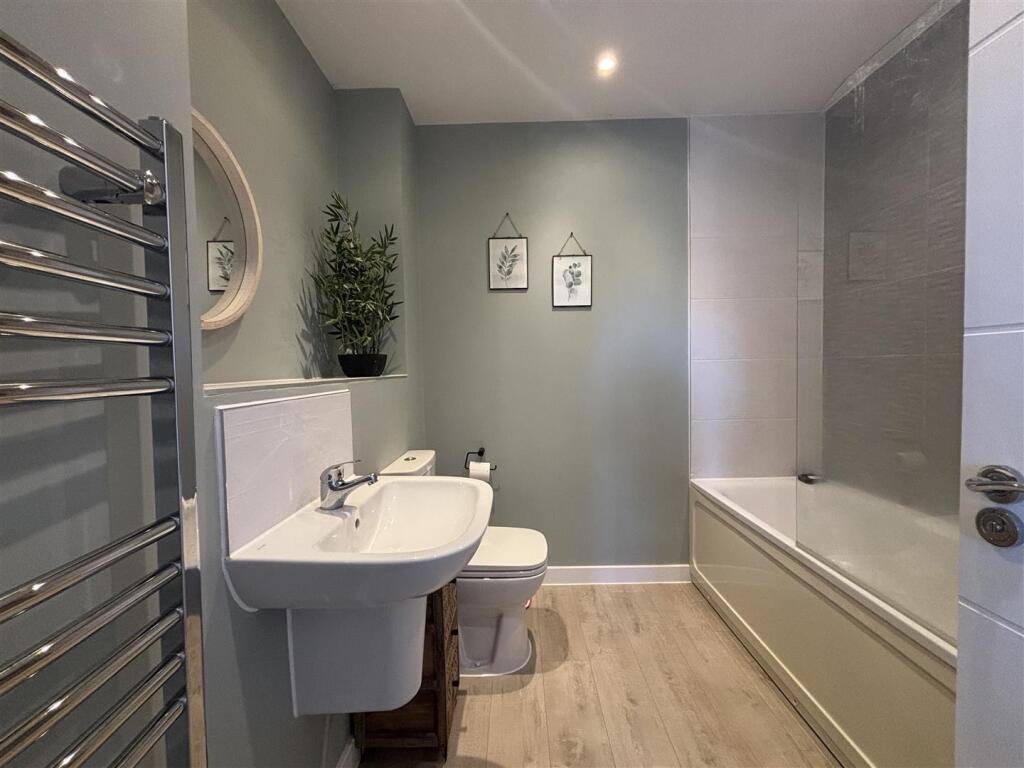 Stanford brook family bath.jpg